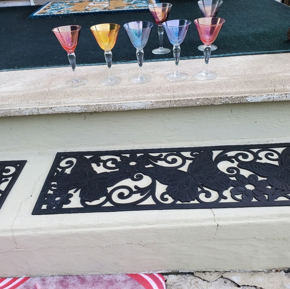 5 Wine/cordial Glasses 💙💛💜 - Picture 8 of 8